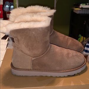 Chestnut Mini Bailey Bow UGG’s !!🤗